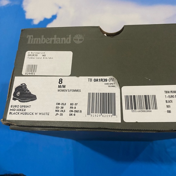 Timberland boots barely worn - Picture 3 of 3